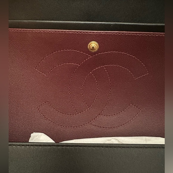 Chanel Flapbag Black Lambskin and Gold Hardware - Picture 14 of 16